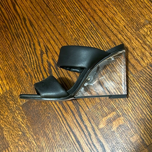 Women’s Steve Madden Heel - Picture 2 of 3